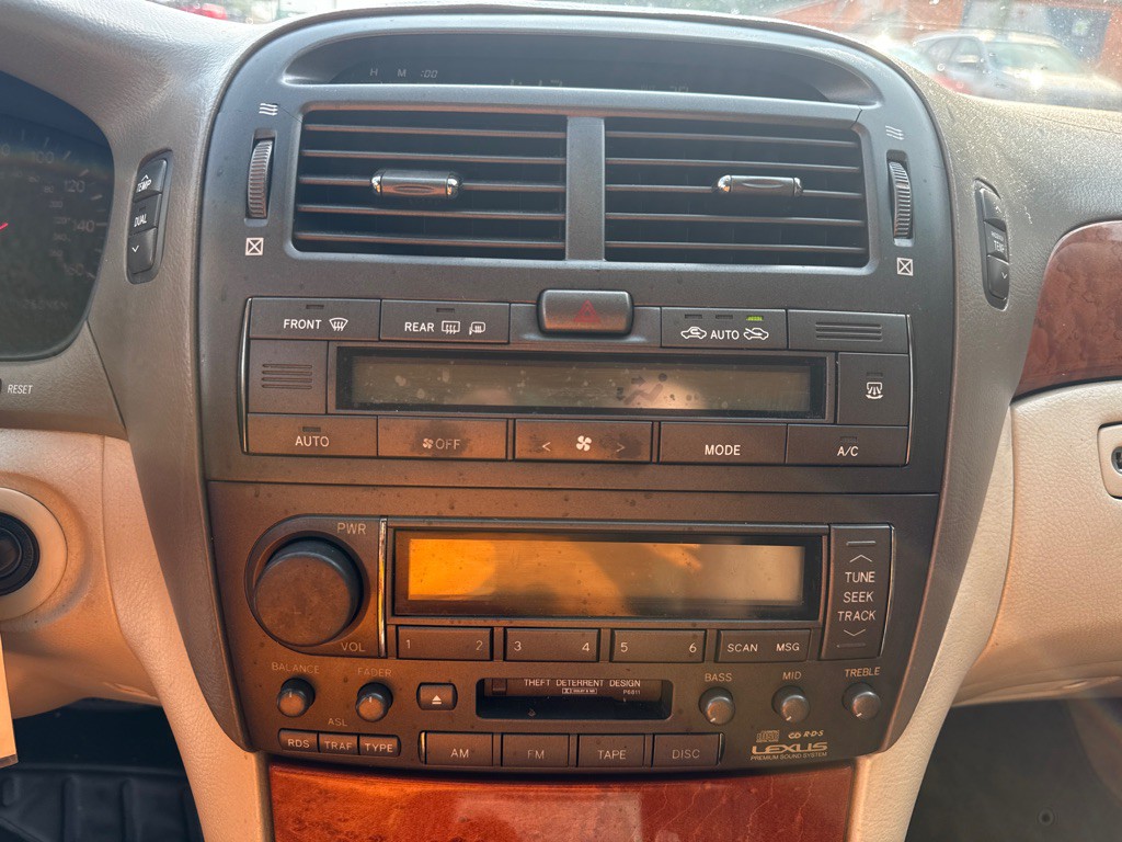 2001 Lexus LS Image 13