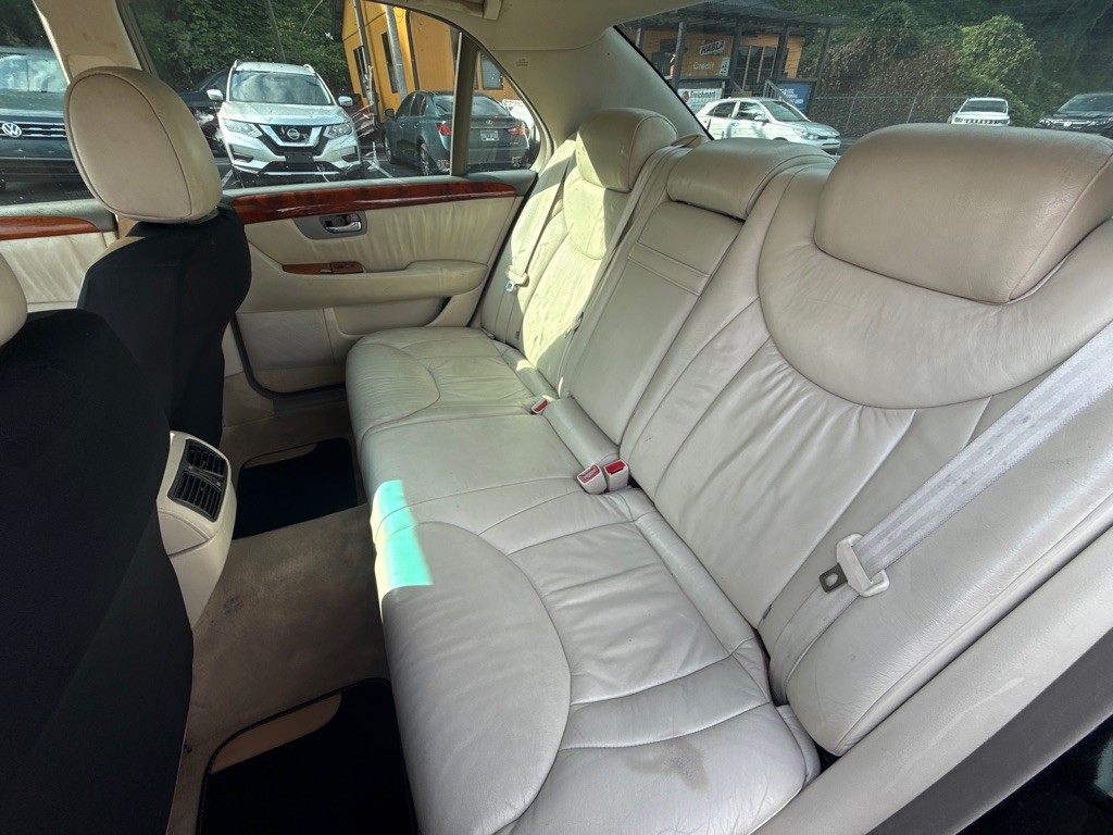 2001 Lexus LS Image 16