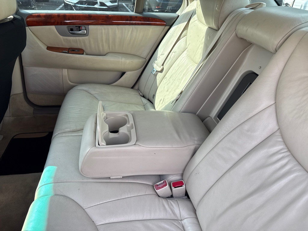 2001 Lexus LS Image 17