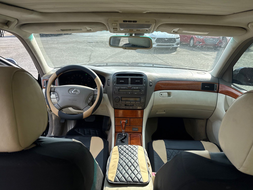 2001 Lexus LS Image 18