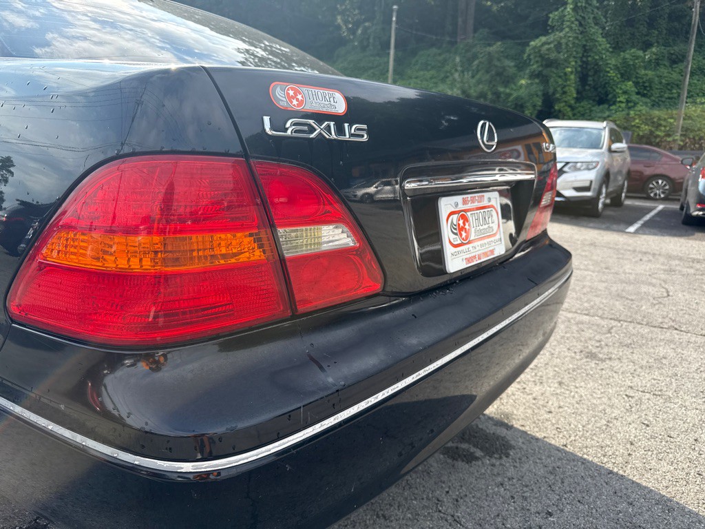 2001 Lexus LS Image 19