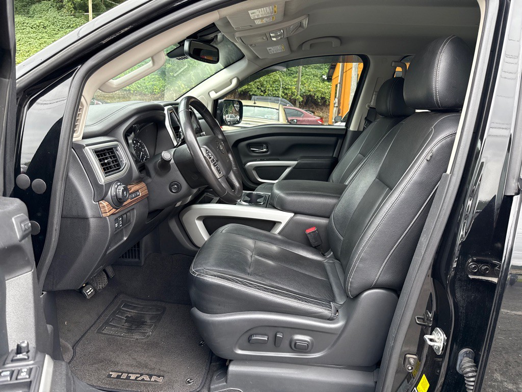 2021 Nissan Titan Image 9