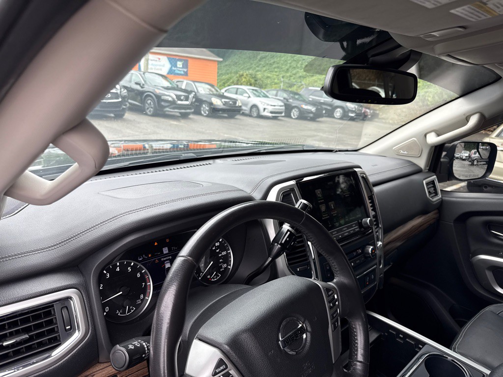 2021 Nissan Titan Image 10