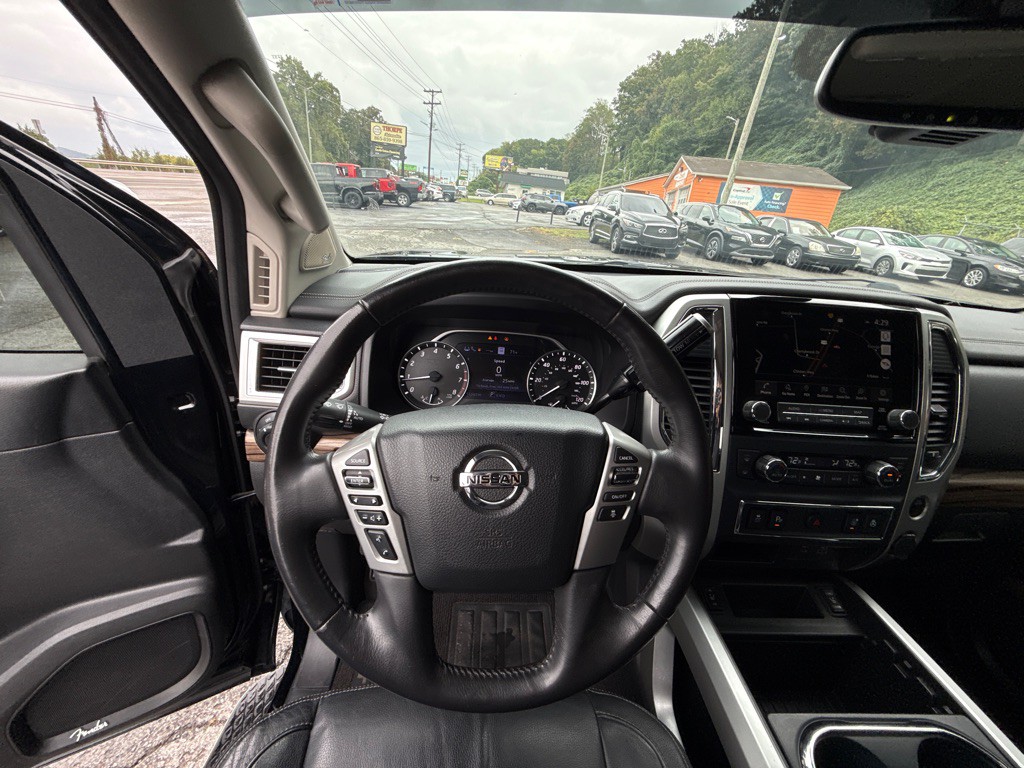 2021 Nissan Titan Image 15