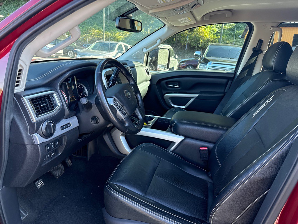 2019 Nissan Titan Image 9
