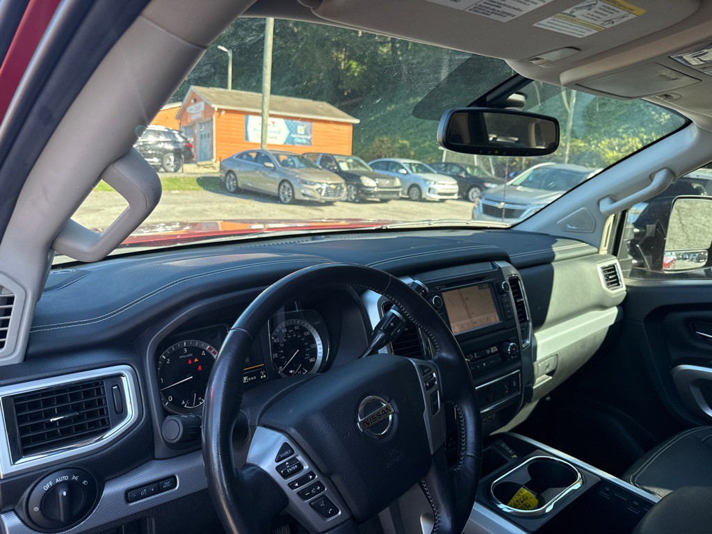 2019 Nissan Titan Image 10