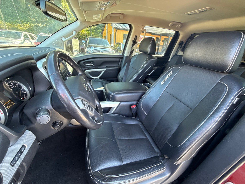 2019 Nissan Titan Image 14