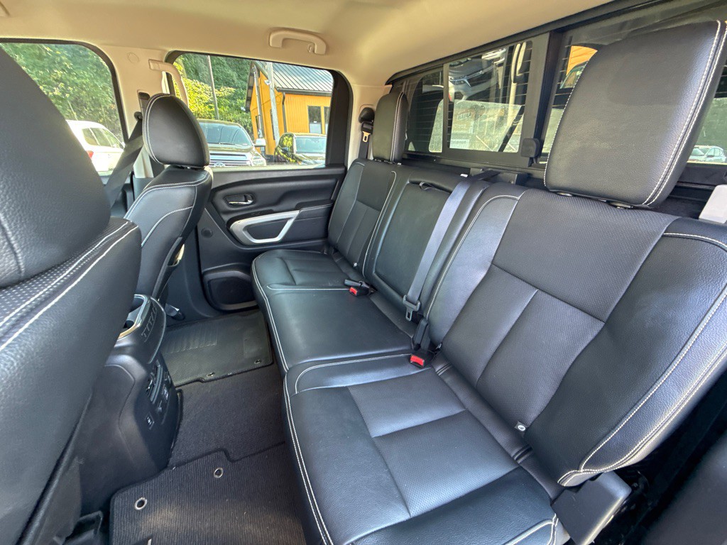 2019 Nissan Titan Image 15