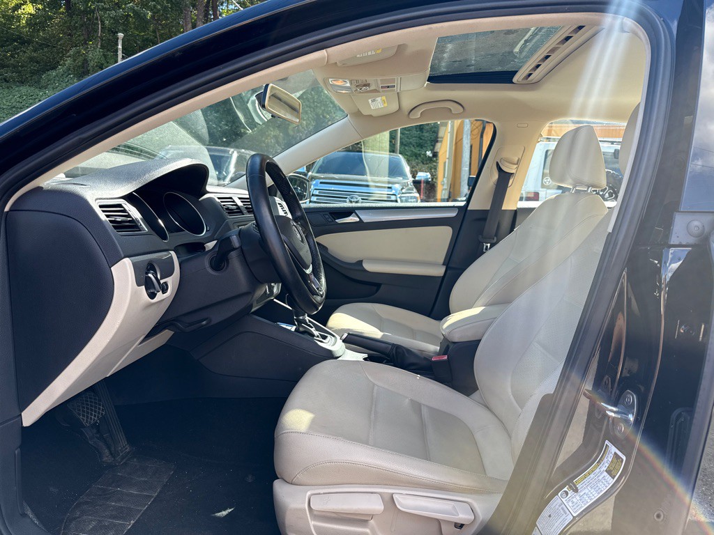 2017 Volkswagen Jetta Image 9