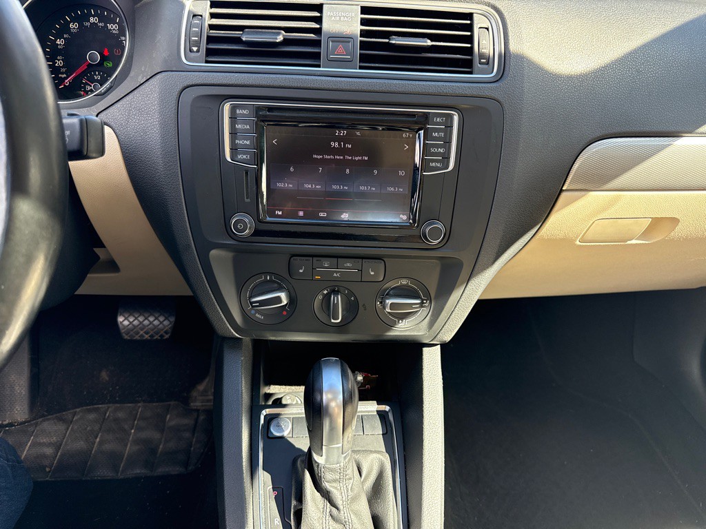 2017 Volkswagen Jetta Image 12