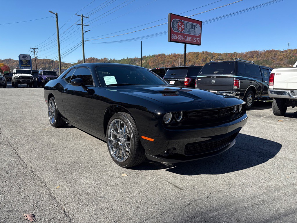 2021 Dodge Challenger Image 1