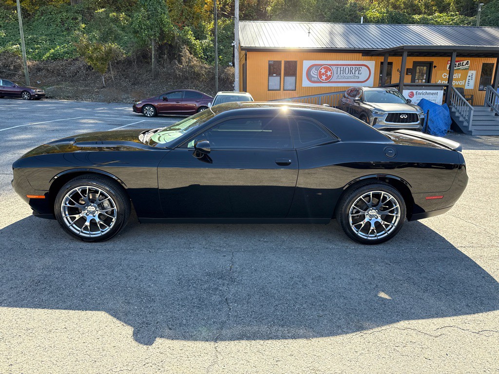 2021 Dodge Challenger Image 4