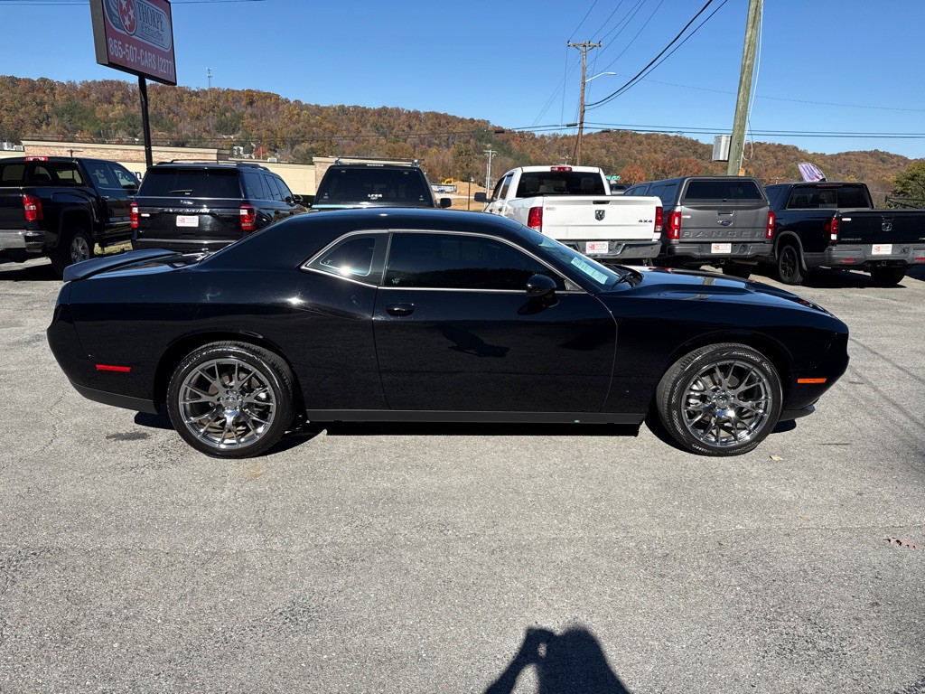 2021 Dodge Challenger Image 8