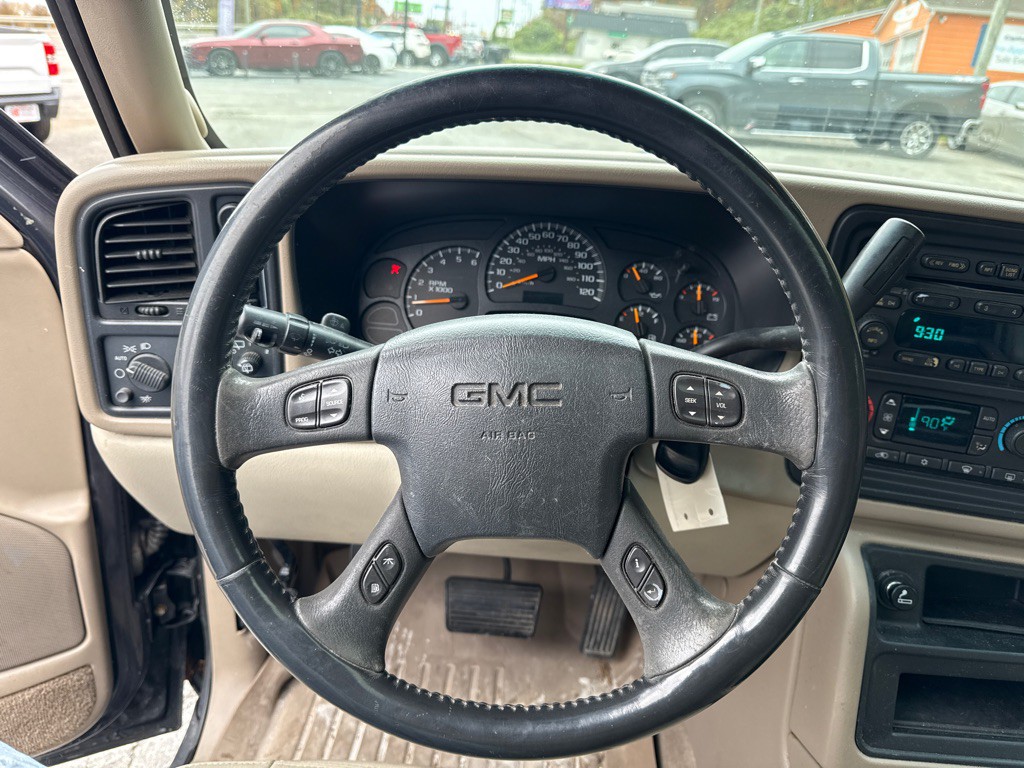 2005 GMC Yukon Image 12