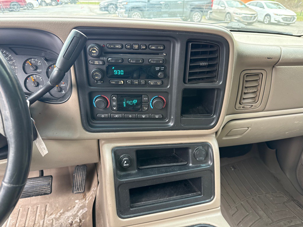 2005 GMC Yukon Image 14