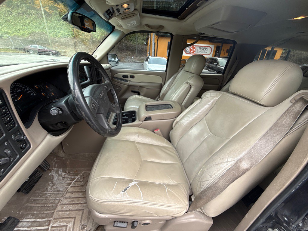 2005 GMC Yukon Image 16