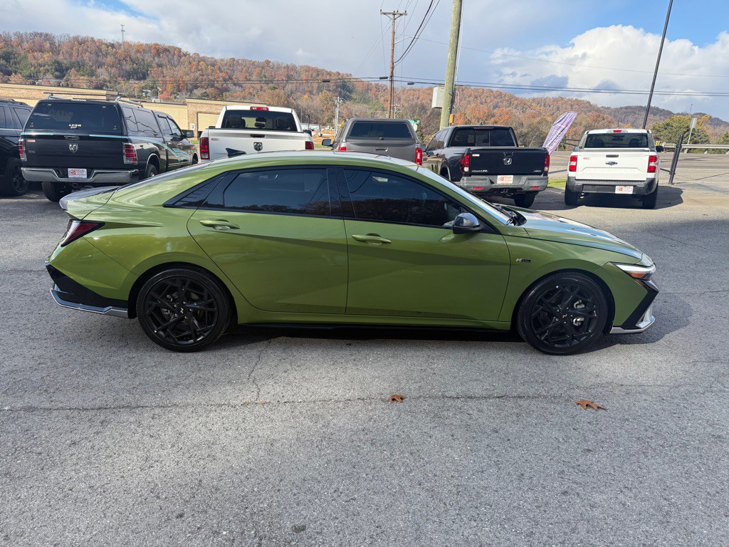 2024 Hyundai Elantra Image 8