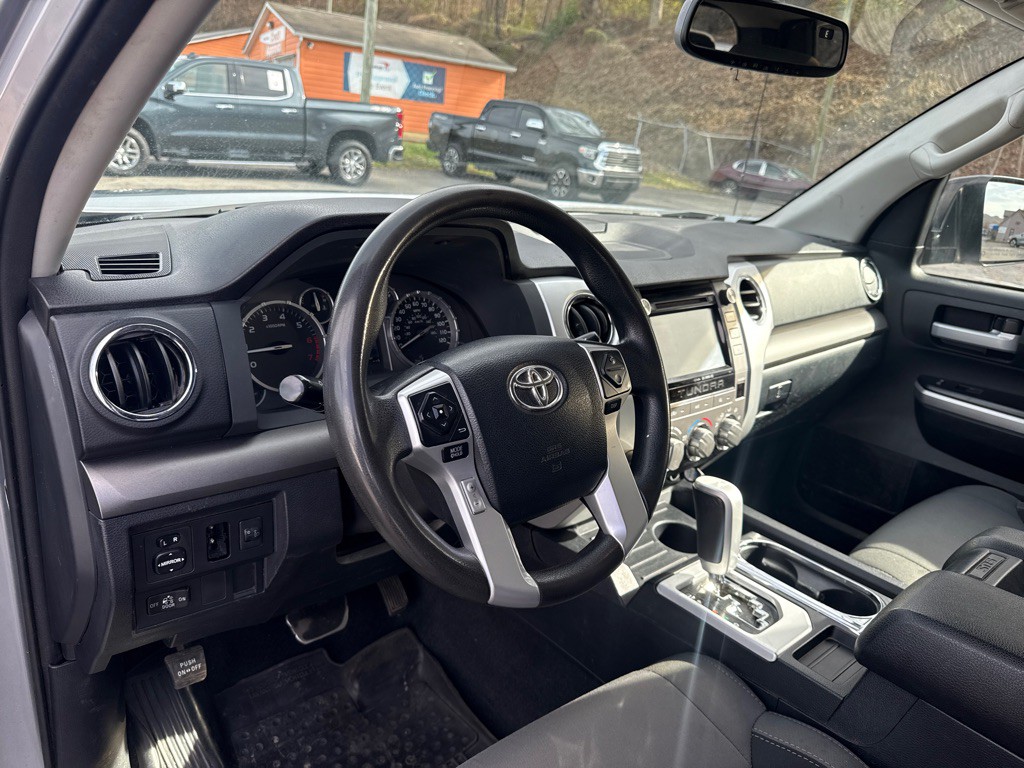 2017 Toyota Tundra Image 10