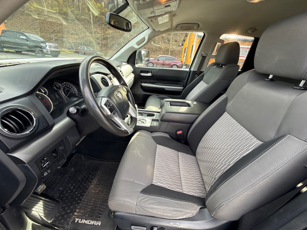 2017 Toyota Tundra Image 16