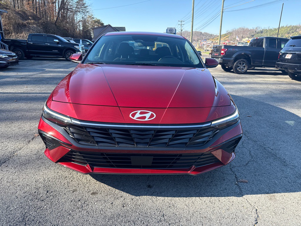 2025 Hyundai Elantra Image 2