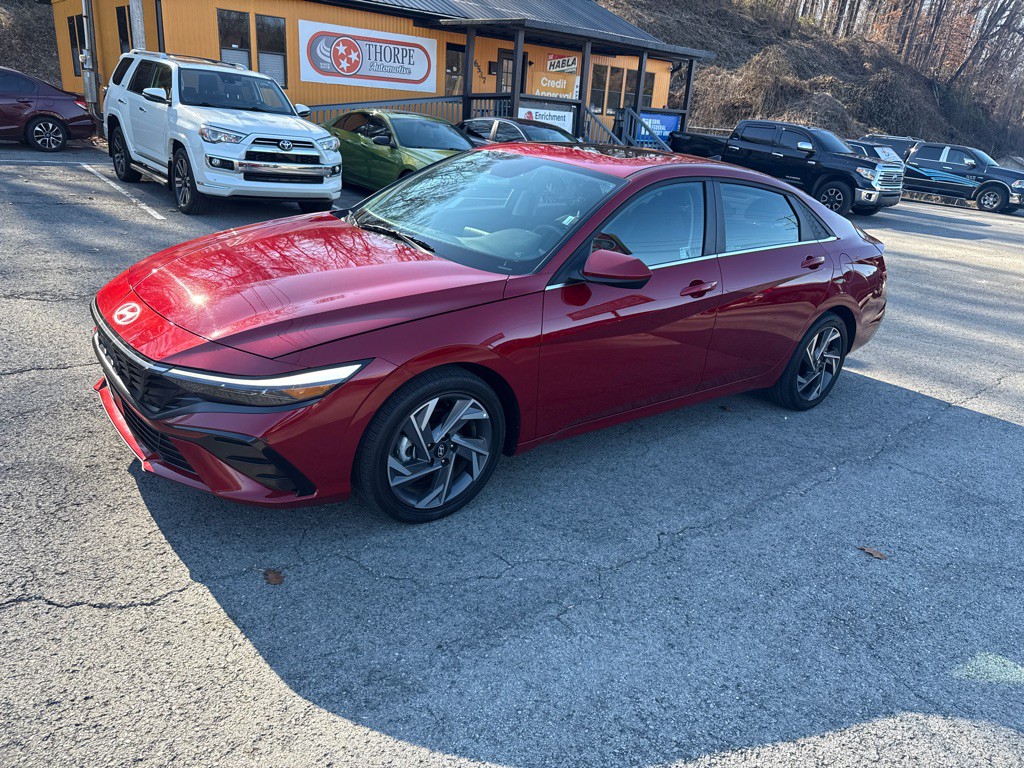 2025 Hyundai Elantra Image 3