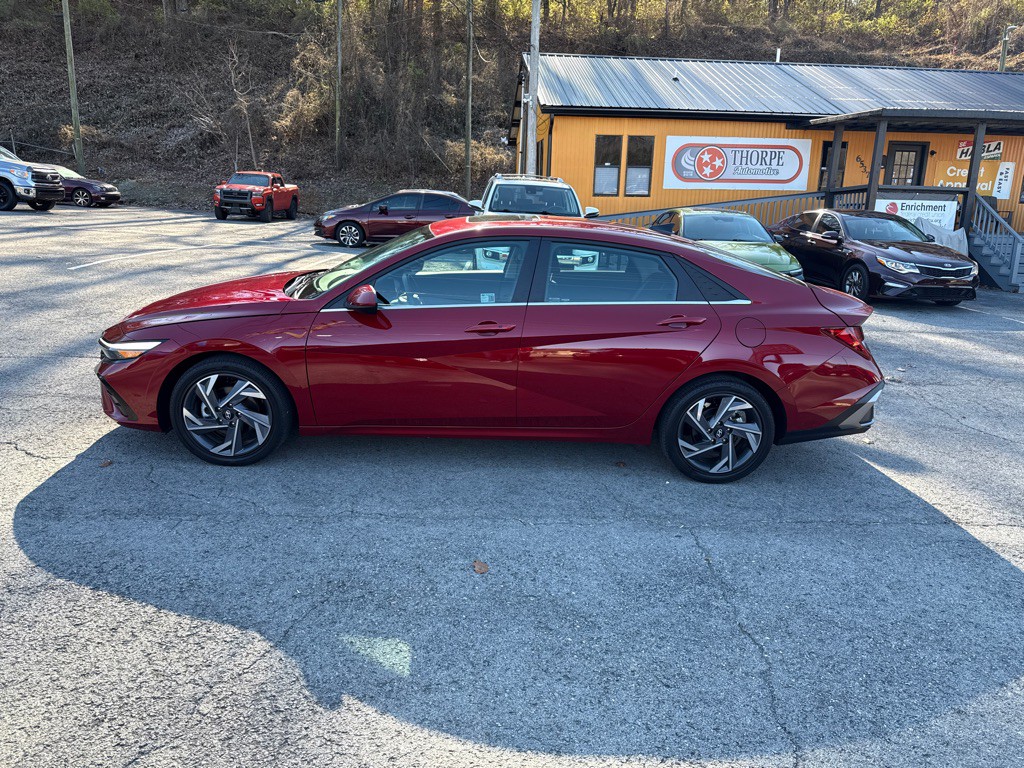2025 Hyundai Elantra Image 4