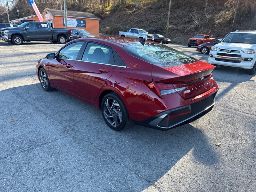 2025 Hyundai Elantra Image 5