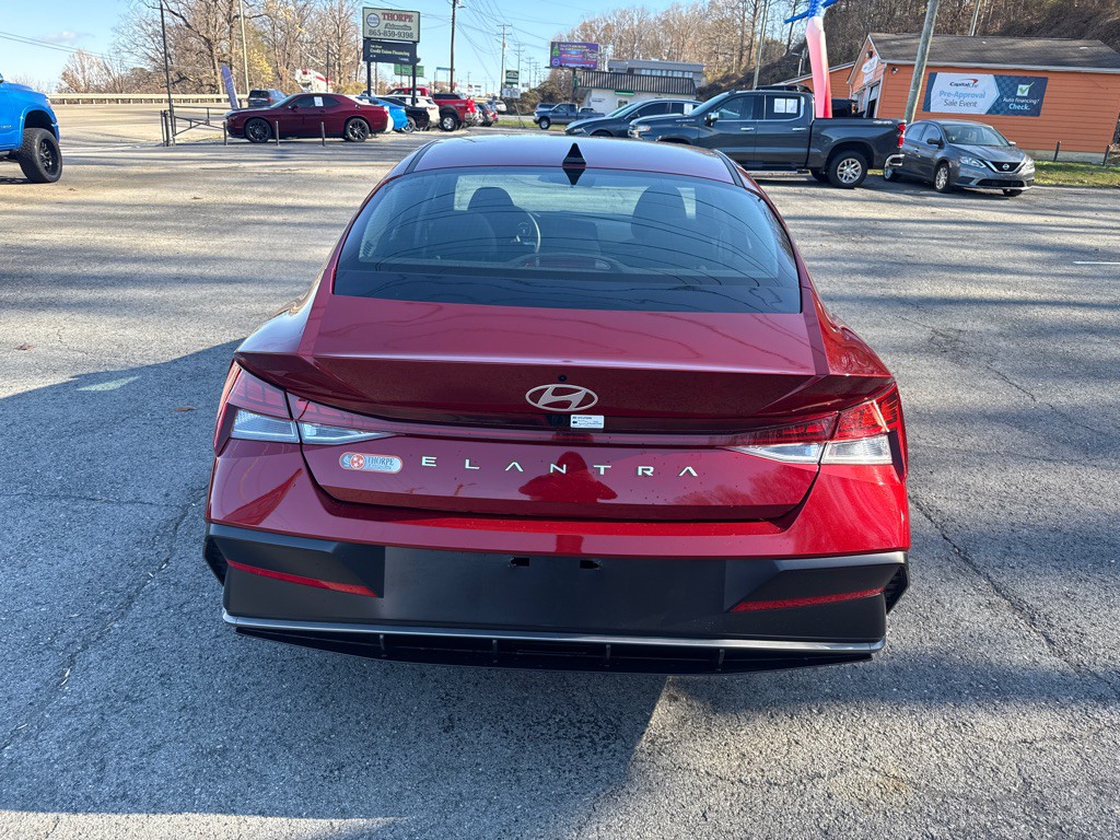 2025 Hyundai Elantra Image 6