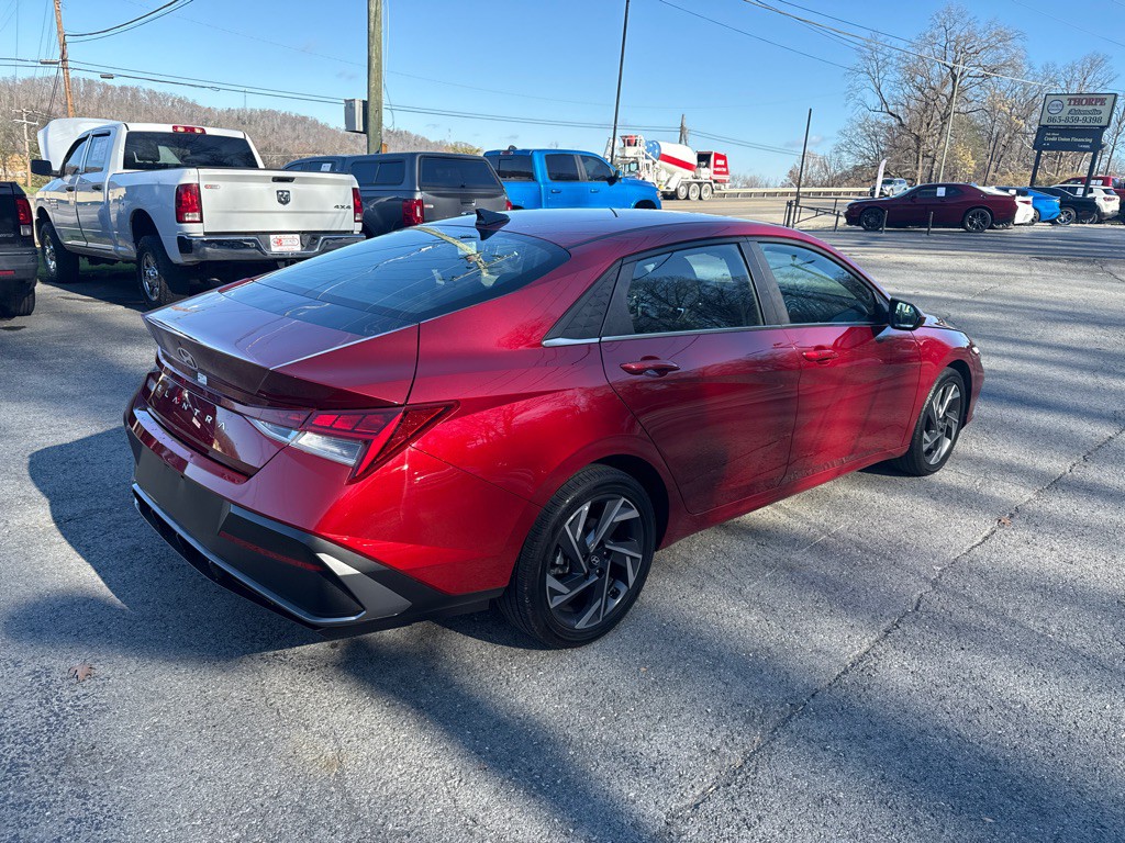 2025 Hyundai Elantra Image 7