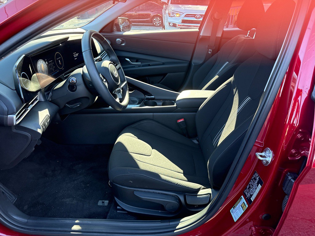 2025 Hyundai Elantra Image 9