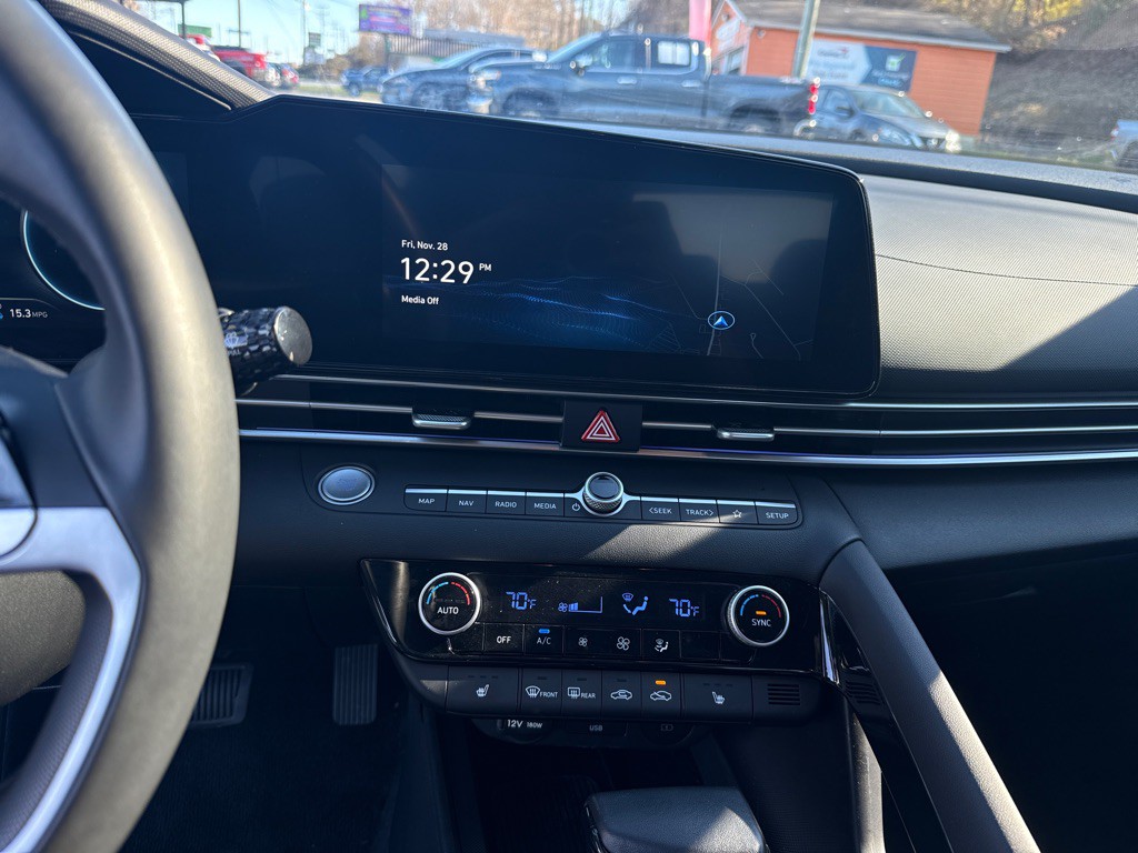 2025 Hyundai Elantra Image 13