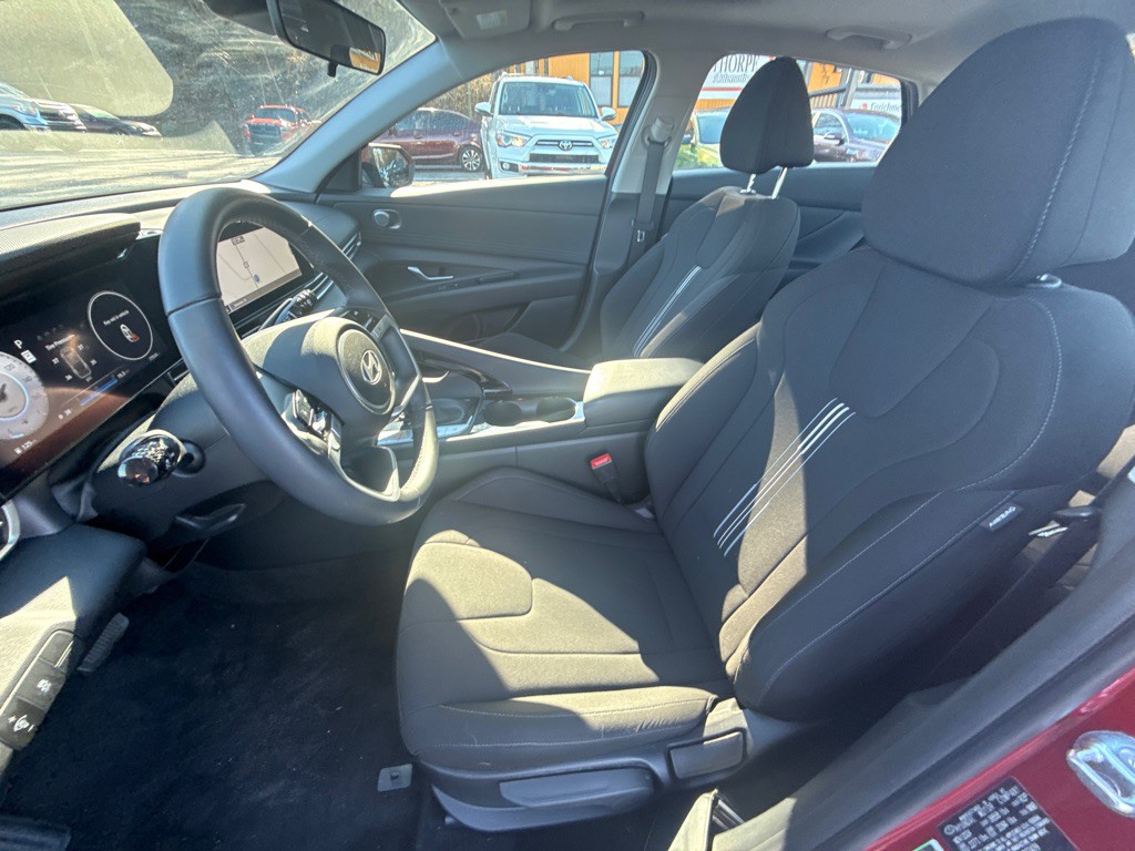 2025 Hyundai Elantra Image 17