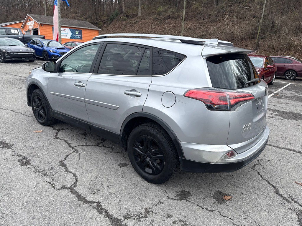 2017 Toyota Rav4 Image 5