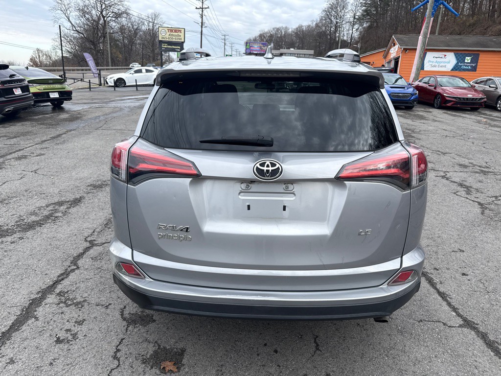 2017 Toyota Rav4 Image 6