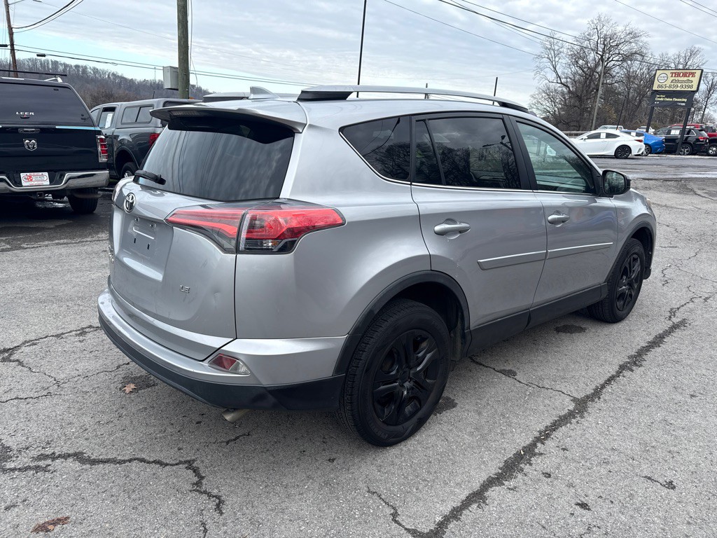 2017 Toyota Rav4 Image 7