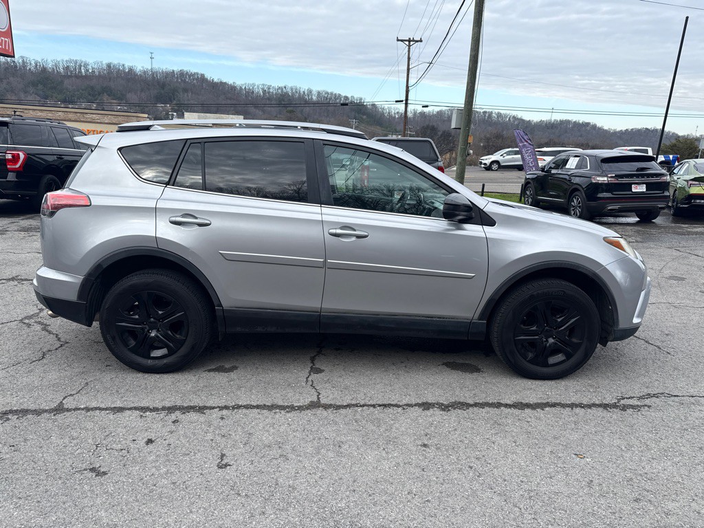 2017 Toyota Rav4 Image 8
