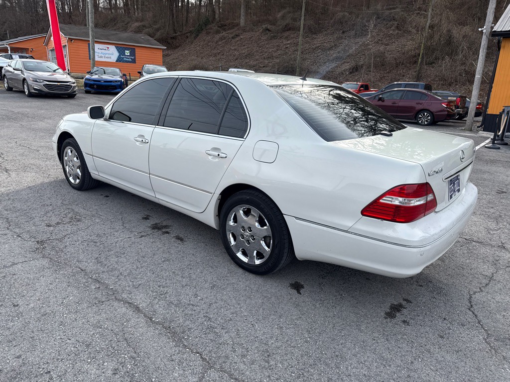 2004 Lexus LS Image 5