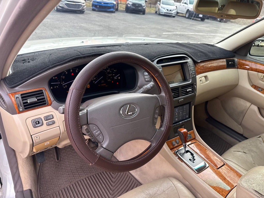 2004 Lexus LS Image 10