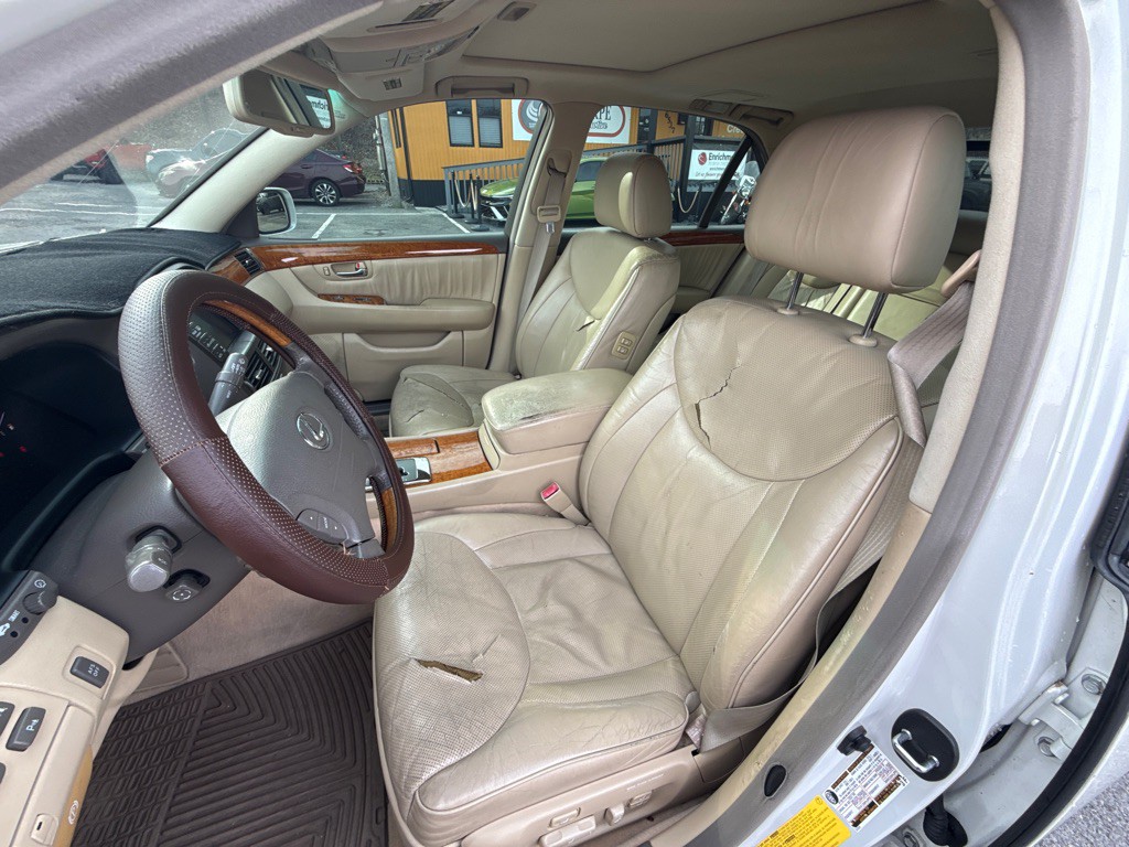 2004 Lexus LS Image 11