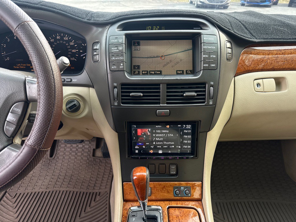 2004 Lexus LS Image 14