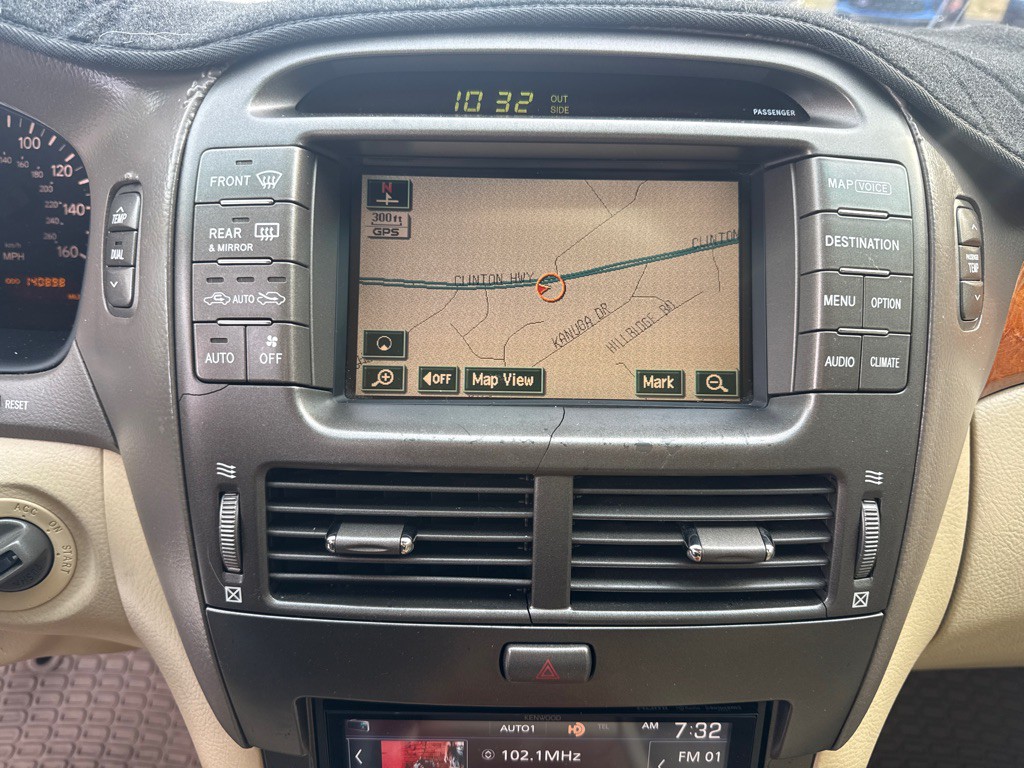 2004 Lexus LS Image 16