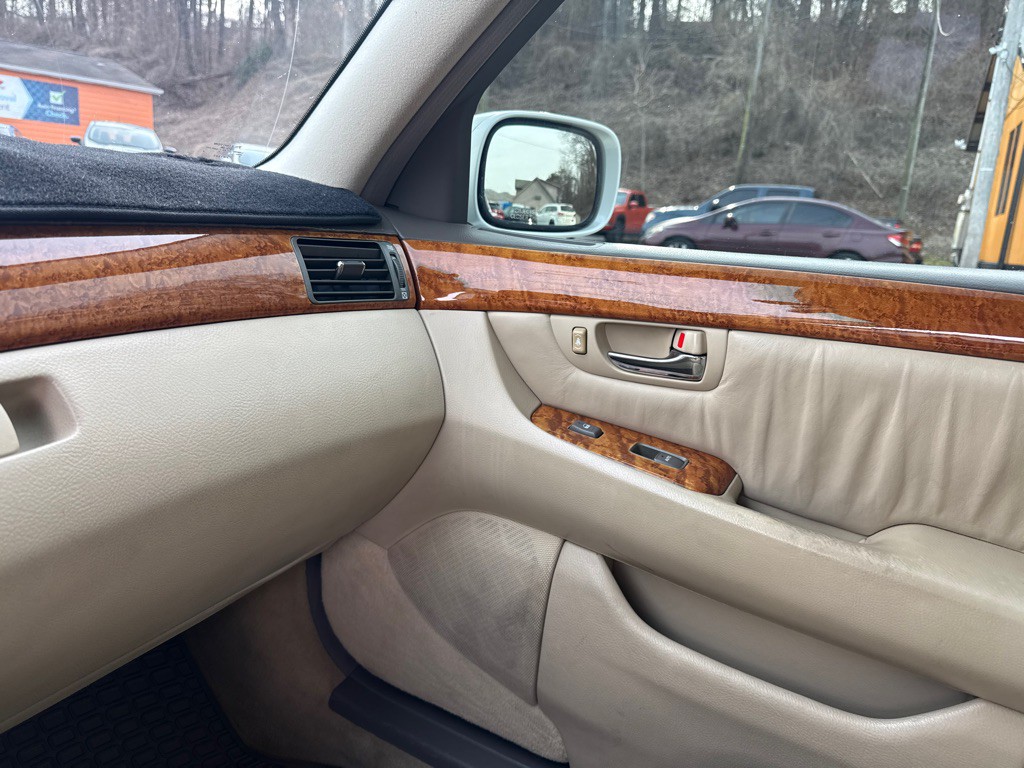 2004 Lexus LS Image 21