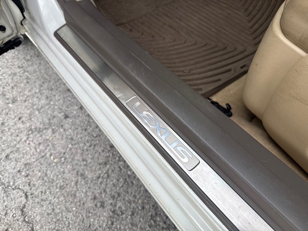 2004 Lexus LS Image 26