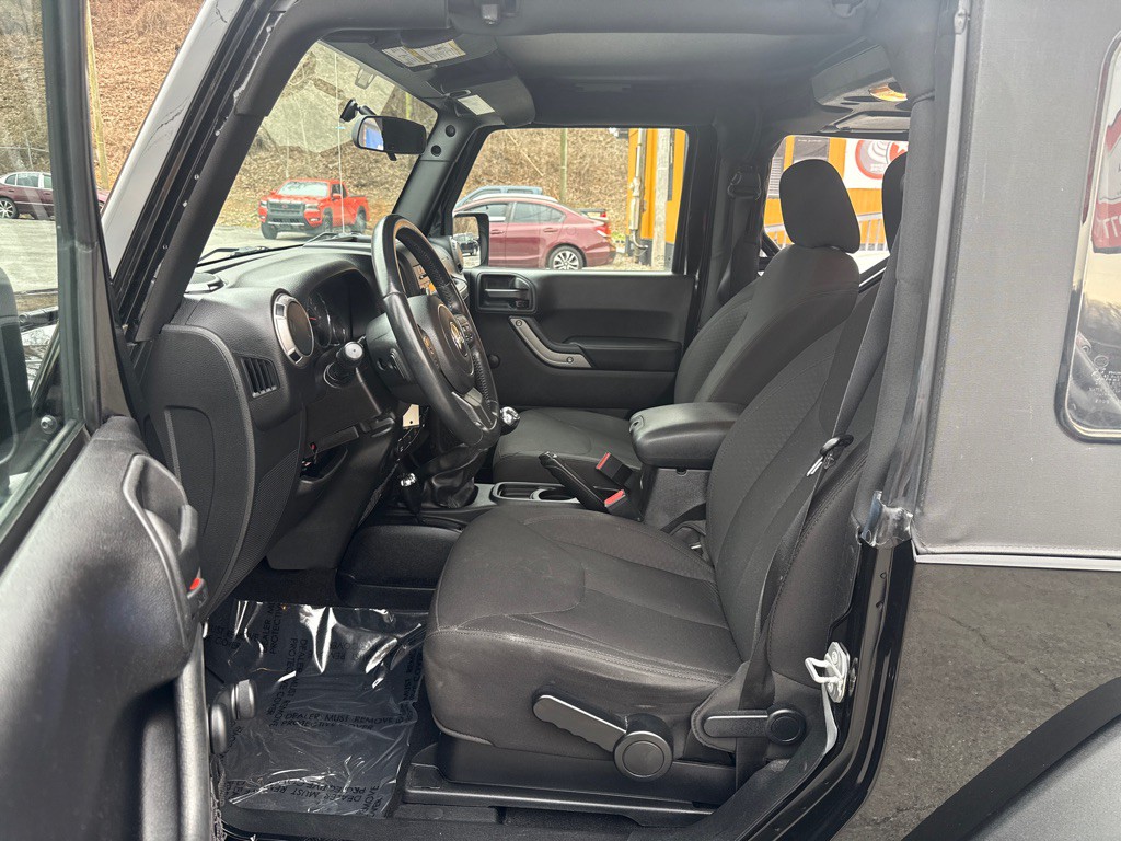 2016 Jeep Wrangler Image 9