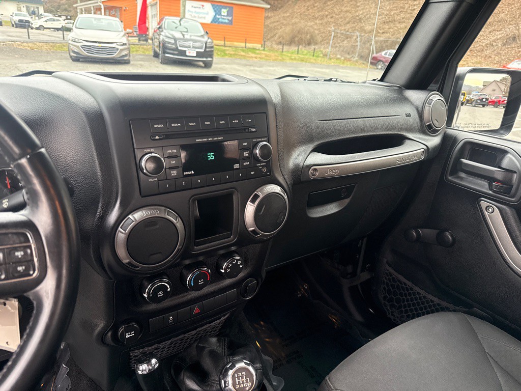 2016 Jeep Wrangler Image 15