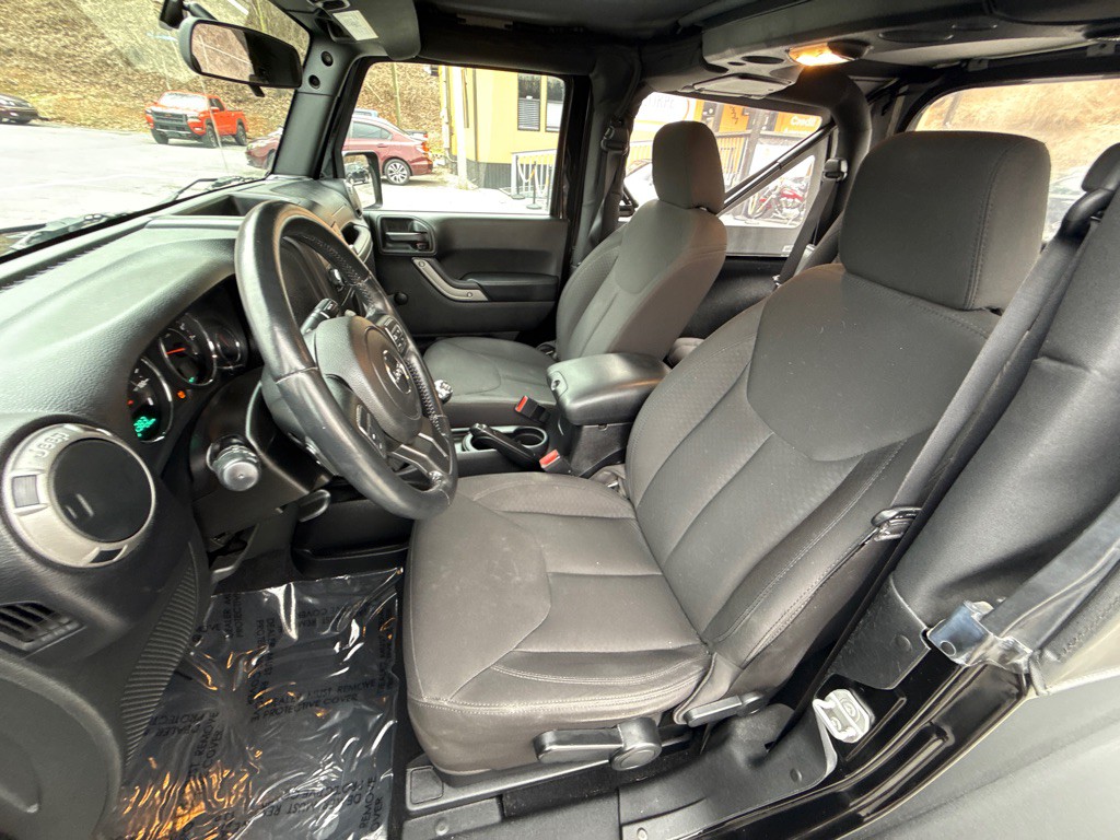 2016 Jeep Wrangler Image 17