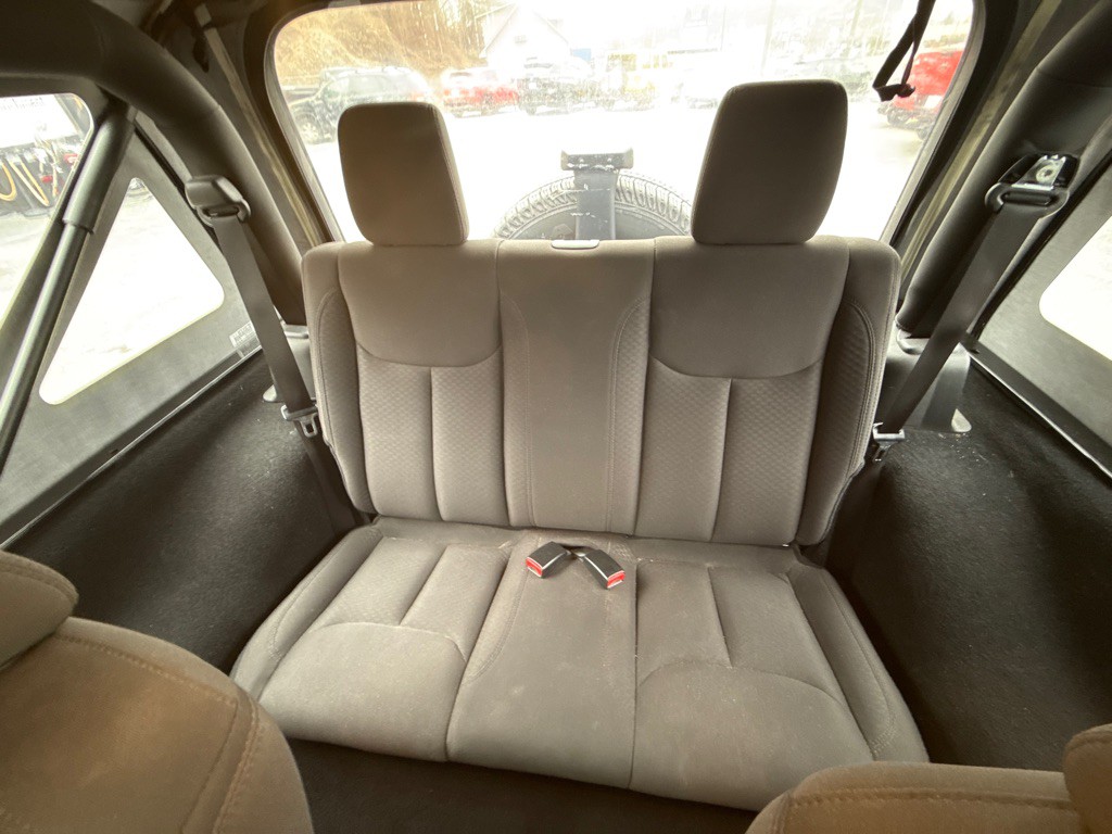 2016 Jeep Wrangler Image 18