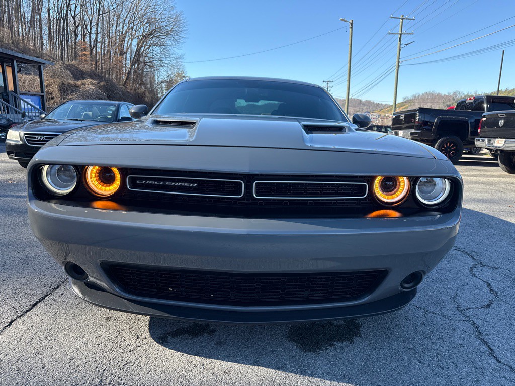 2018 Dodge Challenger Image 2