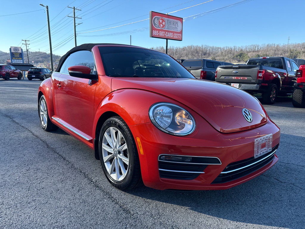 2018 Volkswagen Beetle Image 1