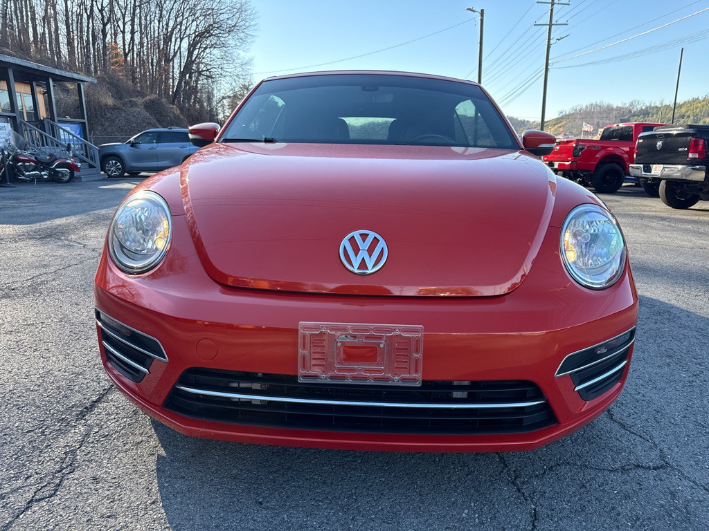 2018 Volkswagen Beetle Image 2